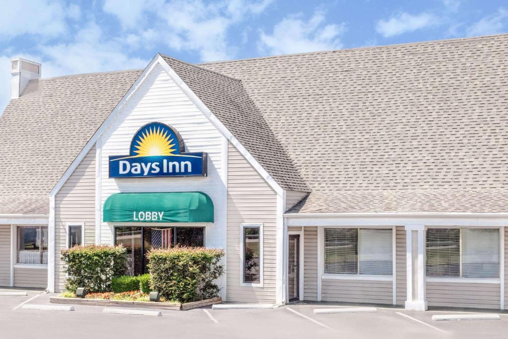 Days Inn by Wyndham Cullman image