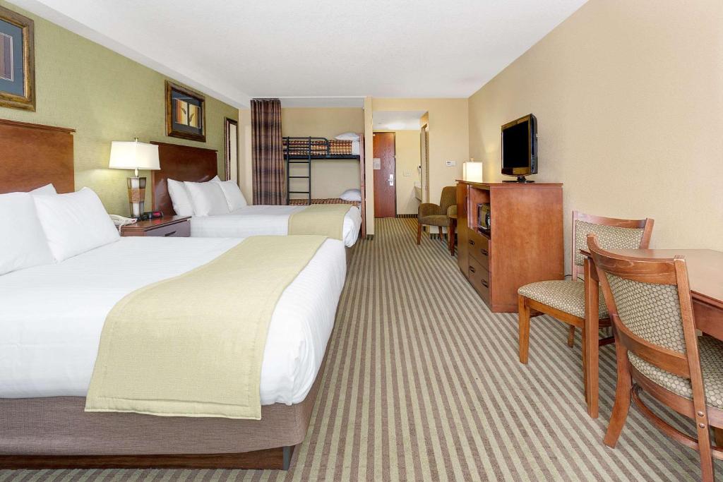 Days Inn by Wyndham Cheyenne - Tap to explore photos