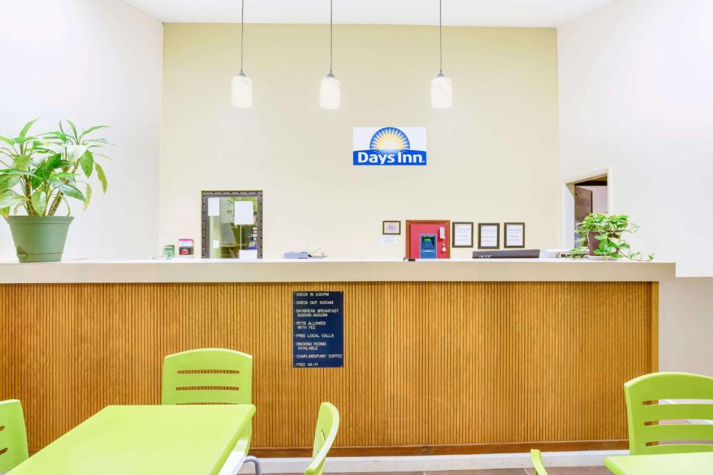 Days Inn by Wyndham Athens photo 2