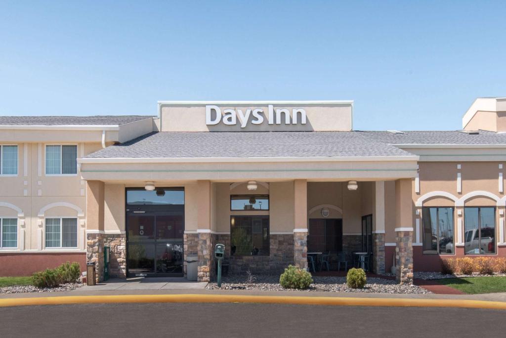 Days Inn by Wyndham Minot image