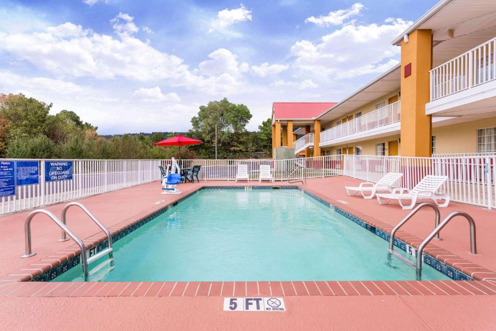 Days Inn by Wyndham Trenton photo 3