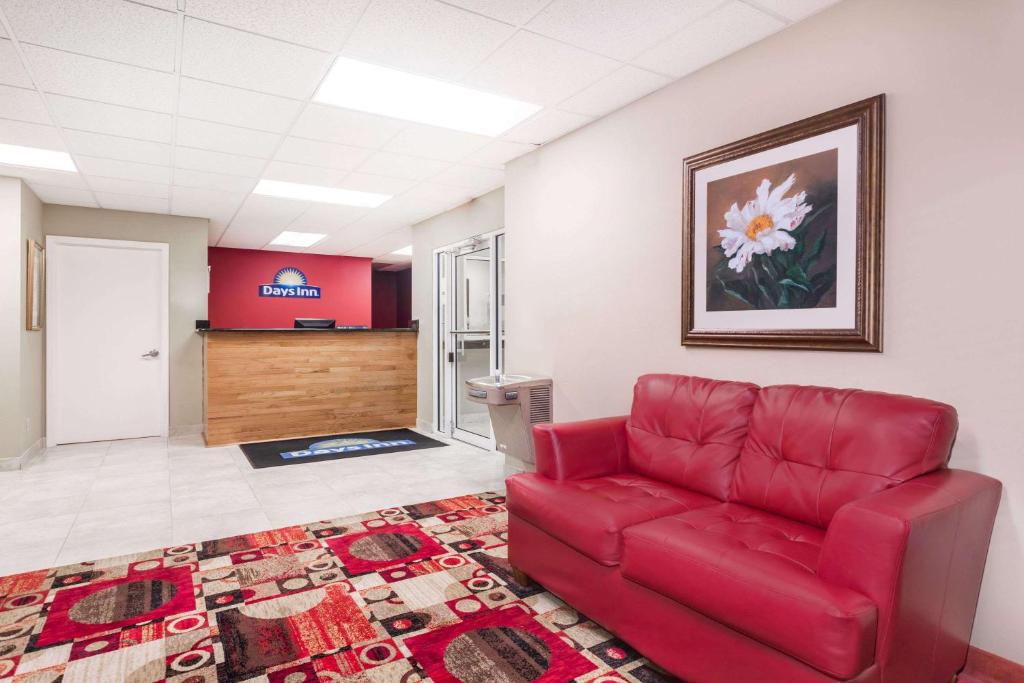 Days Inn by Wyndham Trenton photo 1