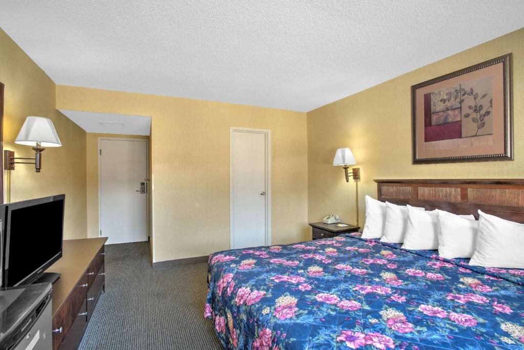 Days Inn by Wyndham Auburn/Finger Lakes Region photo 2