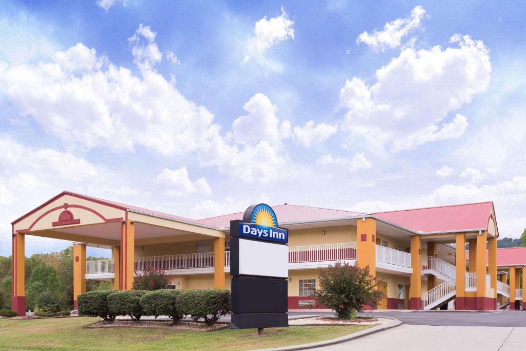 Days Inn by Wyndham Trenton image