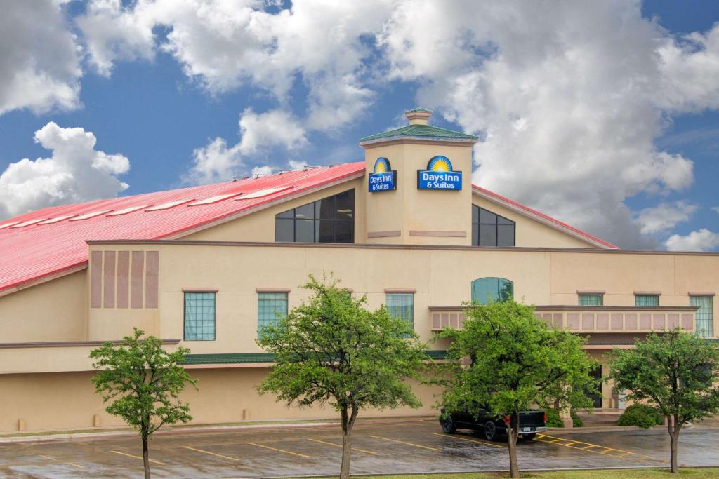 Days Inn by Wyndham Lubbock South image