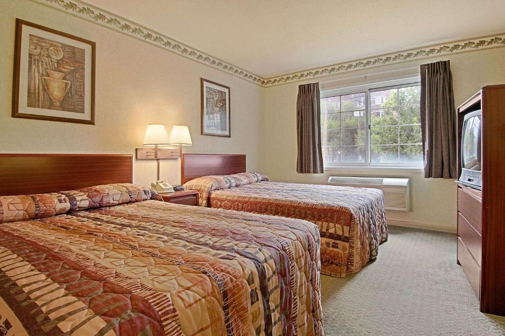 Days Inn by Wyndham Cleveland Lakewood photo 3