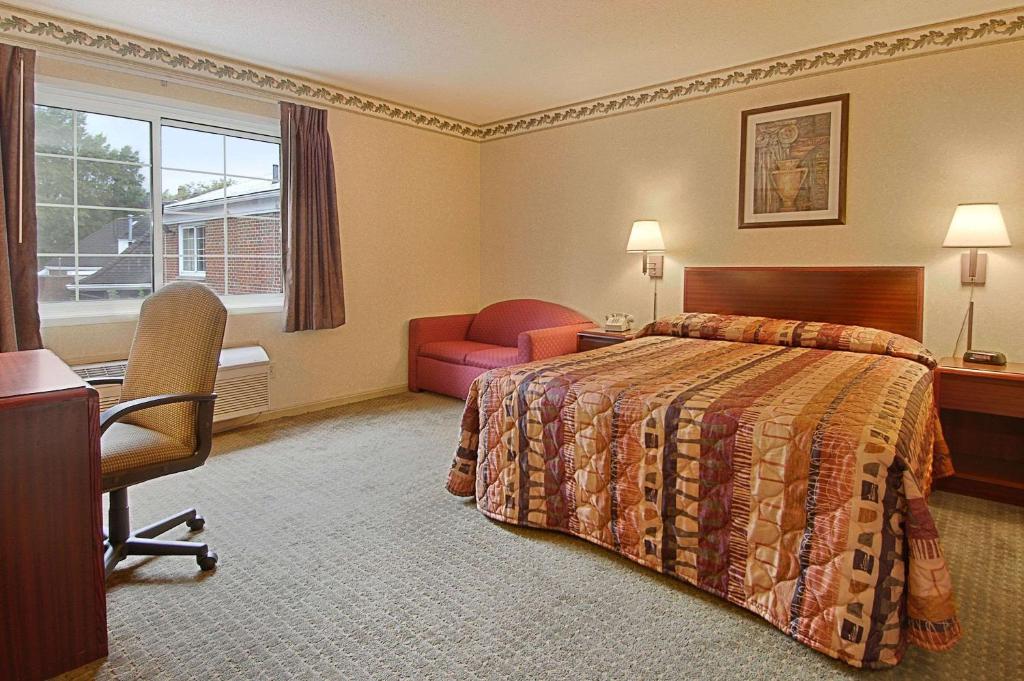 Days Inn by Wyndham Cleveland Lakewood photo 2