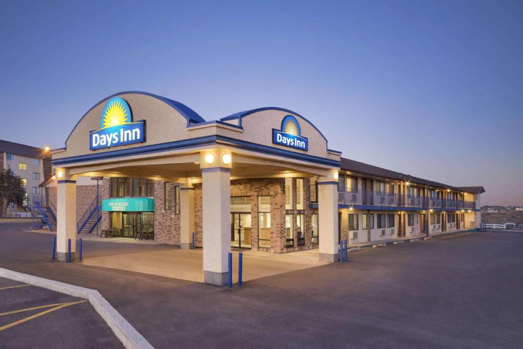 Days Inn by Wyndham Lethbridge photo 1