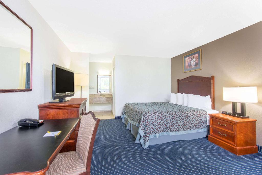Days Inn by Wyndham Arlington Pentagon photo 3