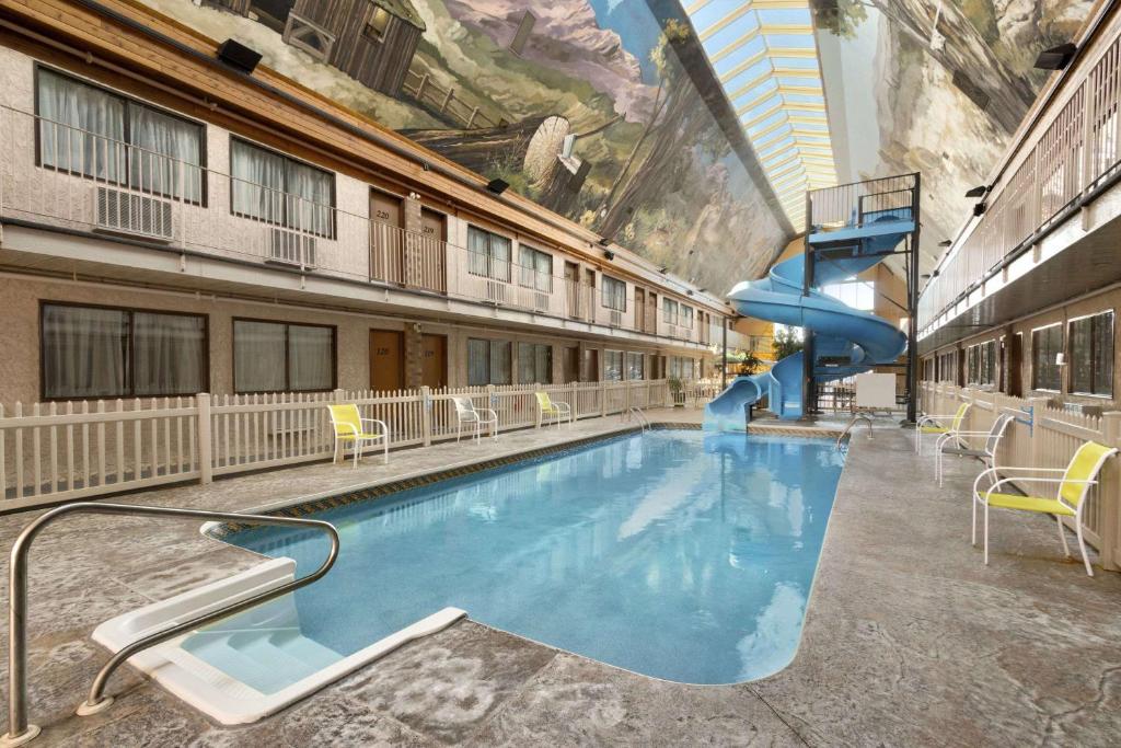 Days Inn by Wyndham Lethbridge photo 4
