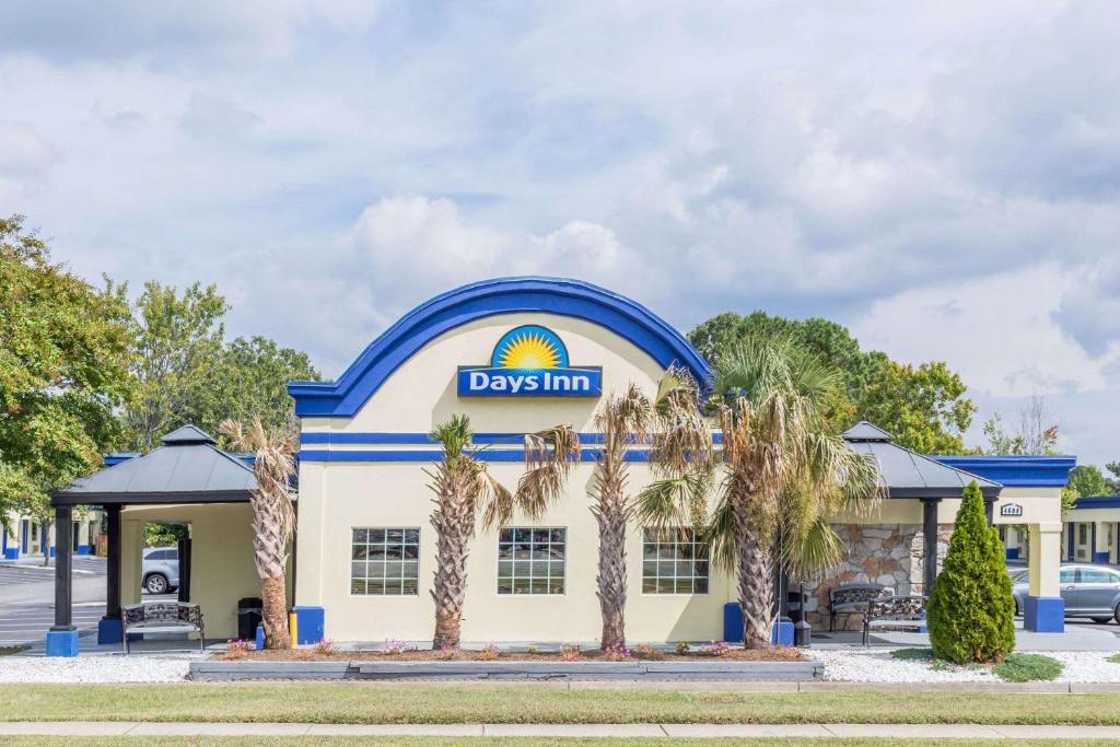 Days Inn by Wyndham Virginia Beach Town Center image