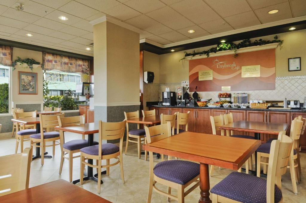 Days Inn by Wyndham Vancouver Airport photo 3