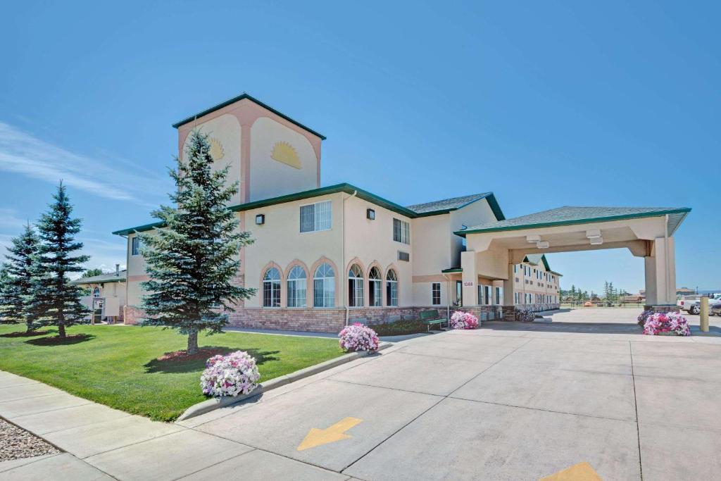 Days Inn by Wyndham Laramie image