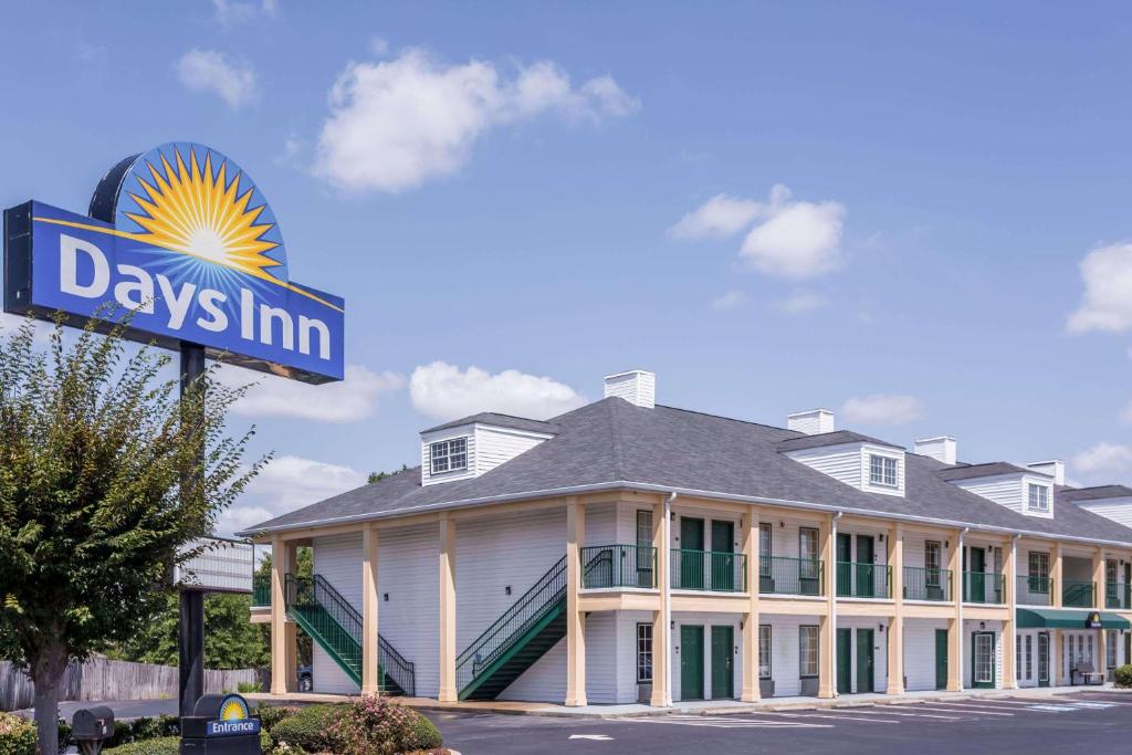 Days Inn by Wyndham Simpsonville image