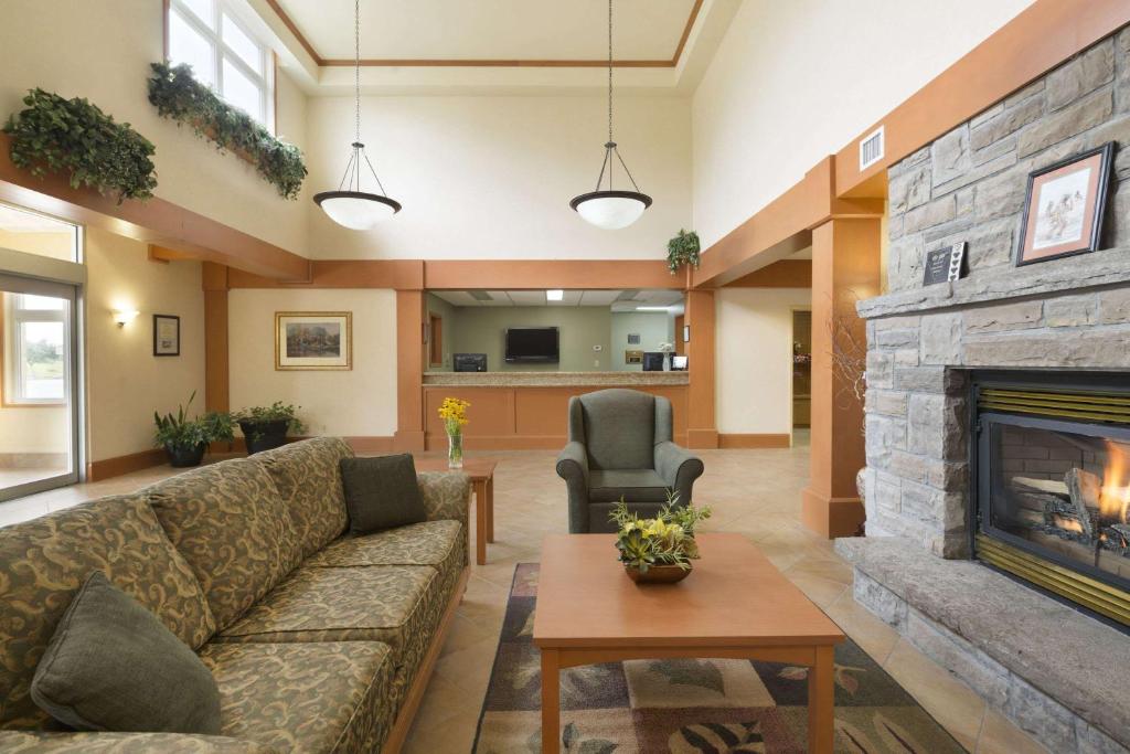 Days Inn by Wyndham Orillia photo 2