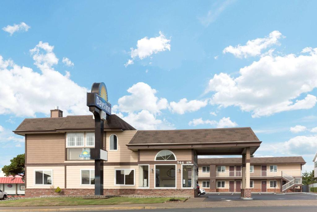 Days Inn by Wyndham Newport OR image