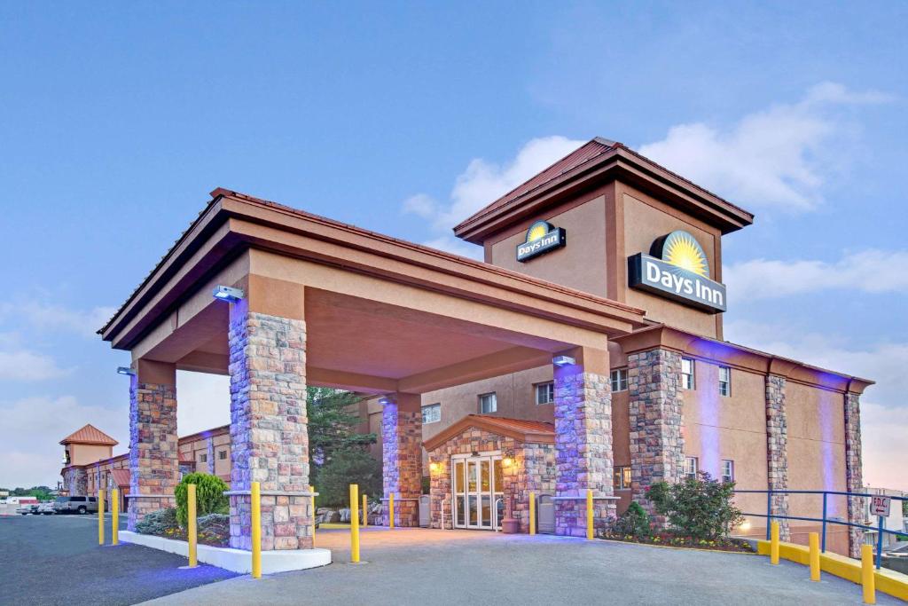 Days Inn by Wyndham Ridgefield NJ image
