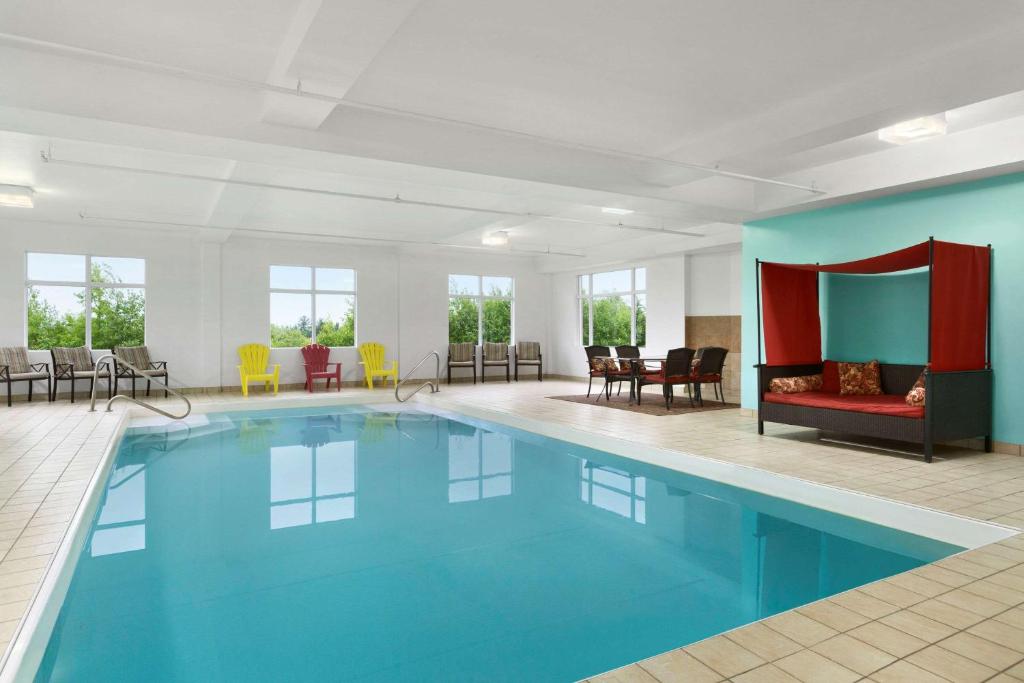Days Inn by Wyndham Oromocto Conference Centre photo 3