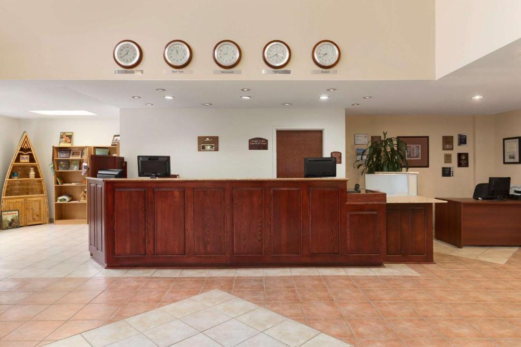 Days Inn by Wyndham Oromocto Conference Centre photo 2