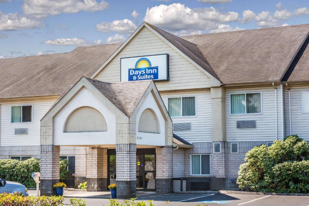 Days Inn & Suites by Wyndham Vancouver image