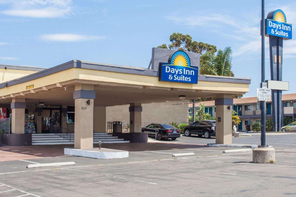 Days Inn by Wyndham San Diego-East/El Cajon image