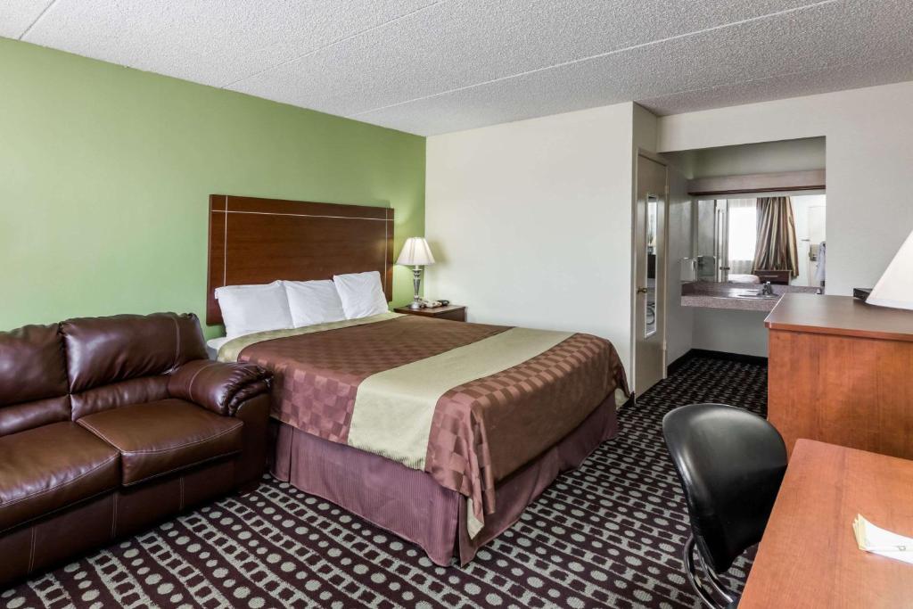Days Inn by Wyndham Midland photo 4