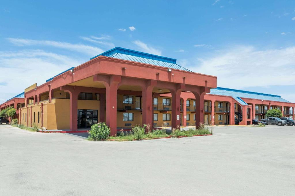 Days Inn by Wyndham Midland image