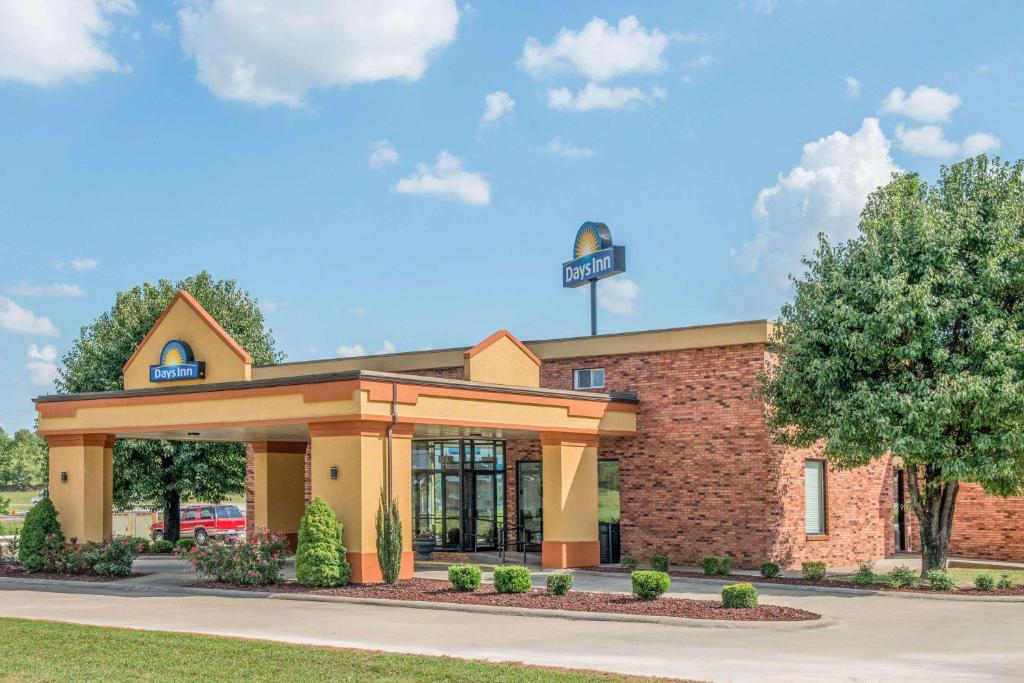 Days Inn by Wyndham Calvert City/Paducah East image