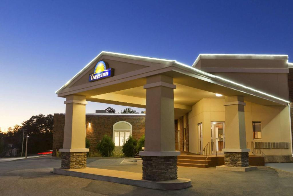 Days Inn by Wyndham Bridgewater Conference Center photo 2