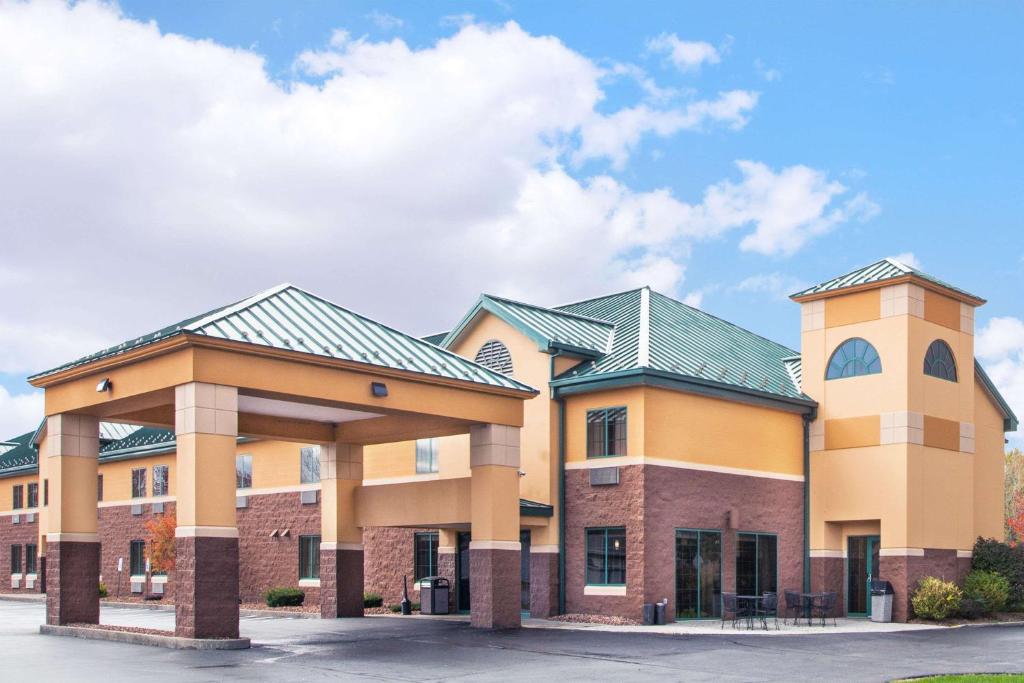 Days Inn by Wyndham Brewerton/ Syracuse near Oneida Lake image