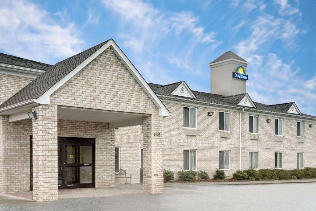 Days Inn by Wyndham Greensboro NC image