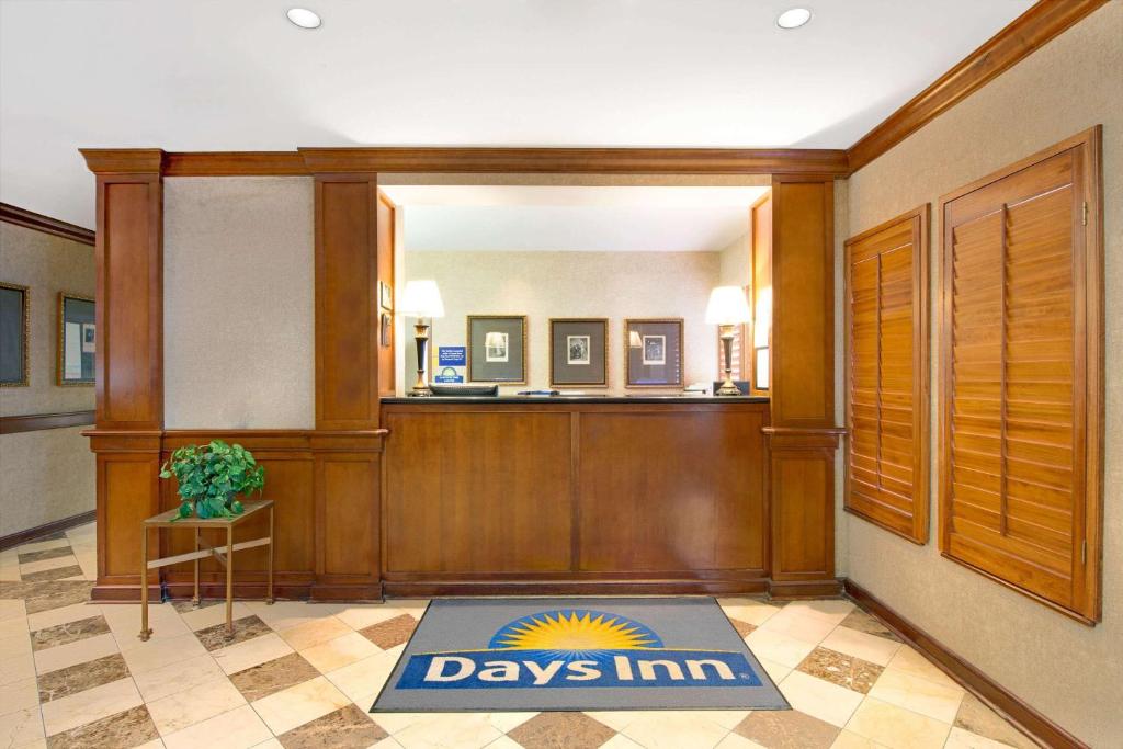 Days Inn by Wyndham St. Louis/Westport MO photo 1