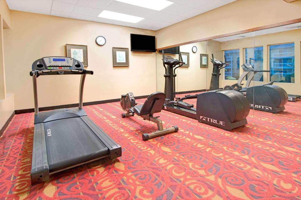 Days Inn by Wyndham St. Louis/Westport MO photo 3