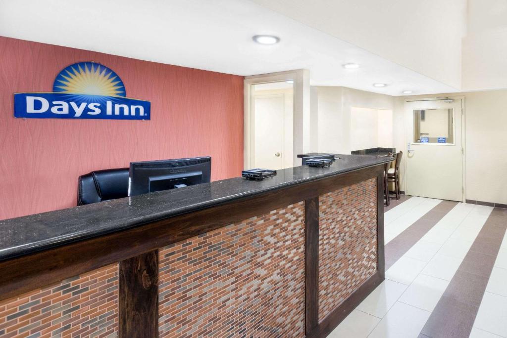 Days Inn by Wyndham Geneva/Finger Lakes image