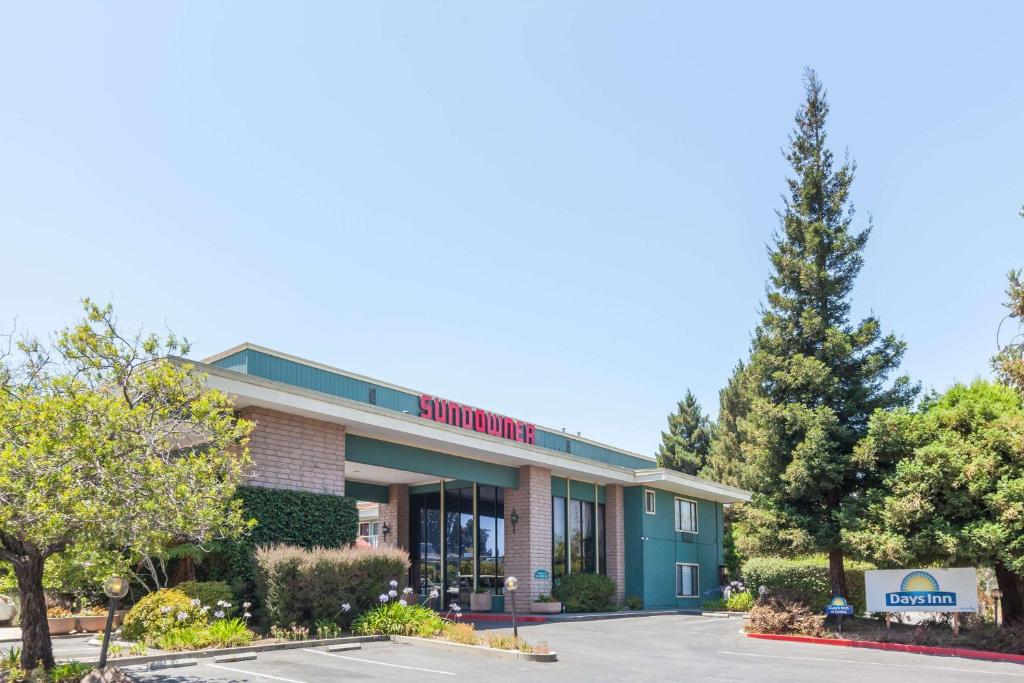 Days Inn & Suites by Wyndham Sunnyvale image