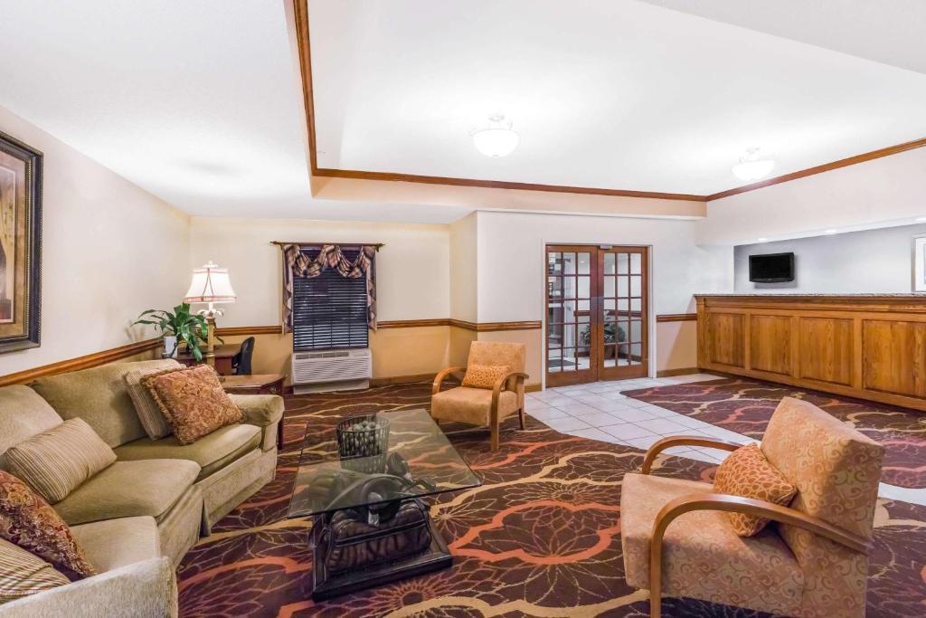 Days Inn by Wyndham Shallotte image