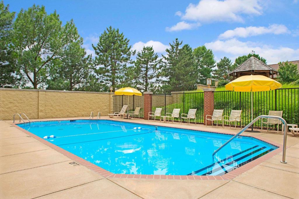 Days Inn by Wyndham St. Louis/Westport MO photo 2