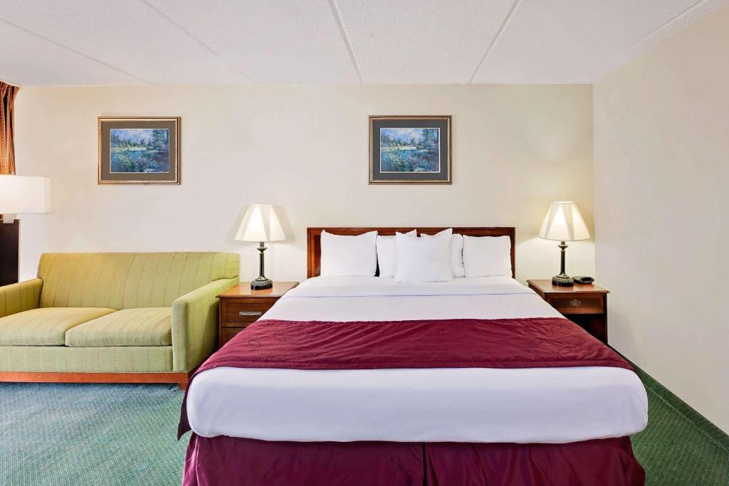 Days Inn by Wyndham Bay City photo 1