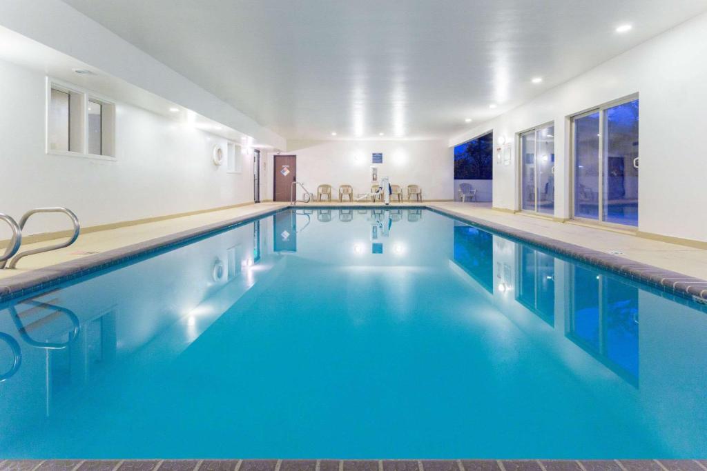 Days Inn by Wyndham Colorado Springs Airport photo 3