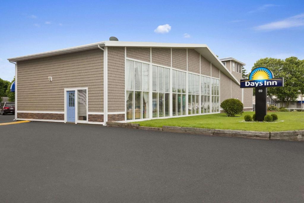 Days Inn by Wyndham - Cape Cod Area photo 4