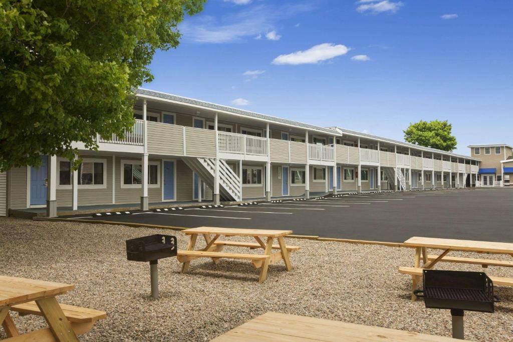 Days Inn by Wyndham - Cape Cod Area photo 1