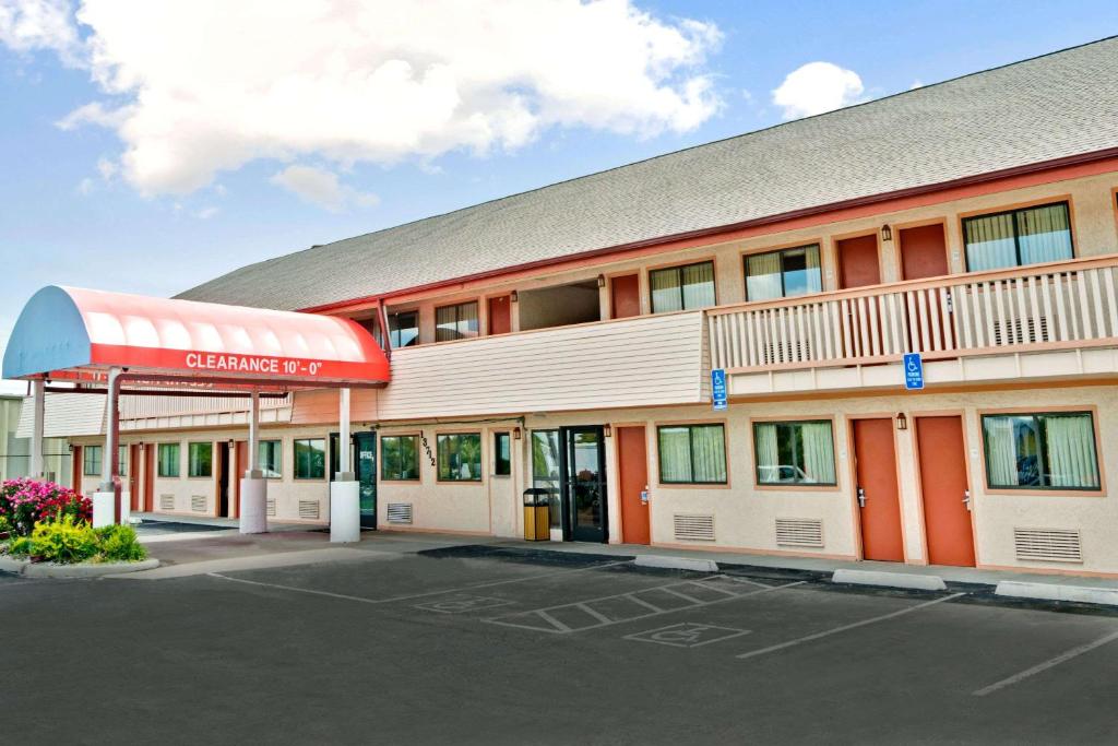 Days Inn by Wyndham Independence image