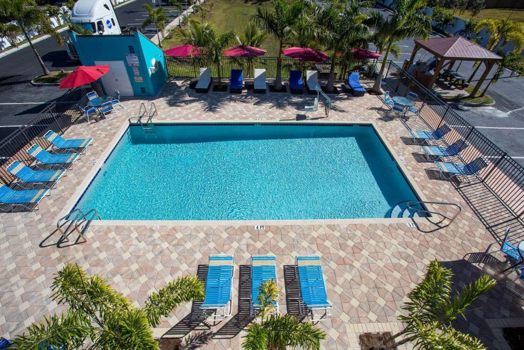 Days Inn by Wyndham Sarasota Bay photo 4