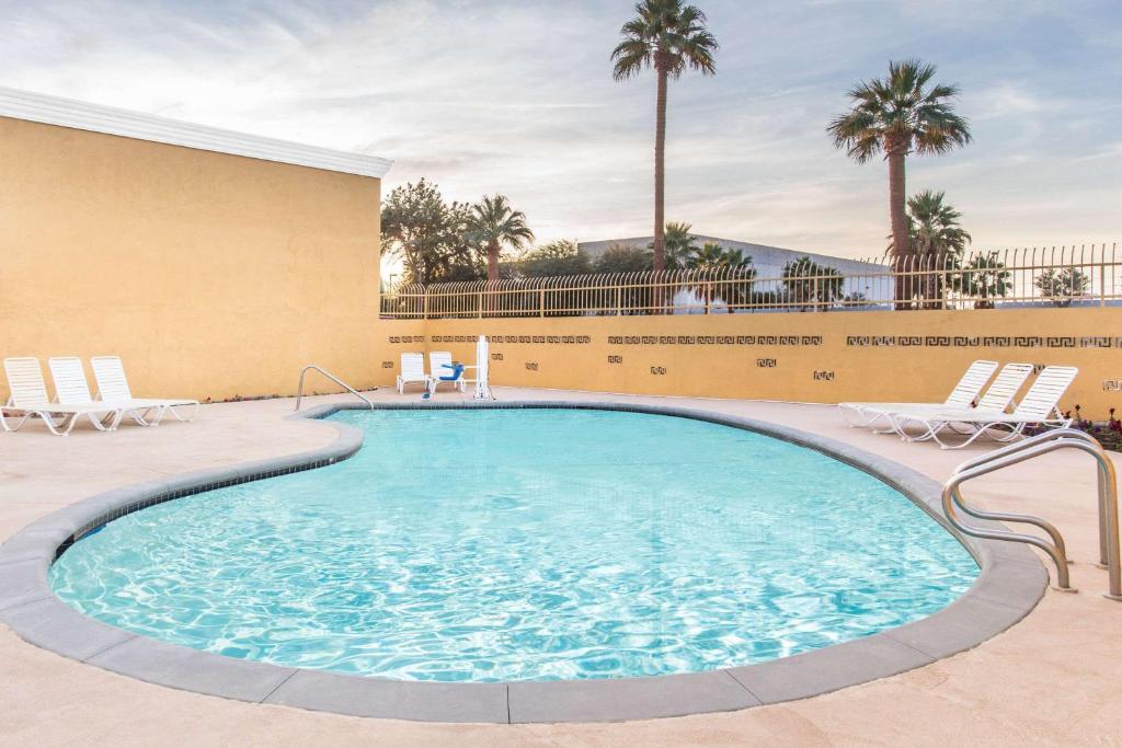Days Inn by Wyndham Indio photo 2