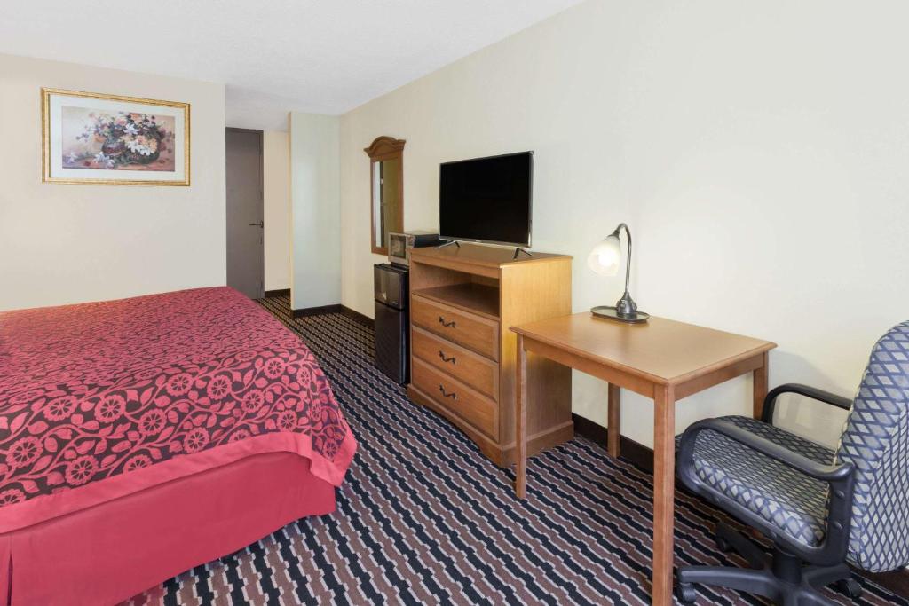 Days Inn by Wyndham Albion photo 4