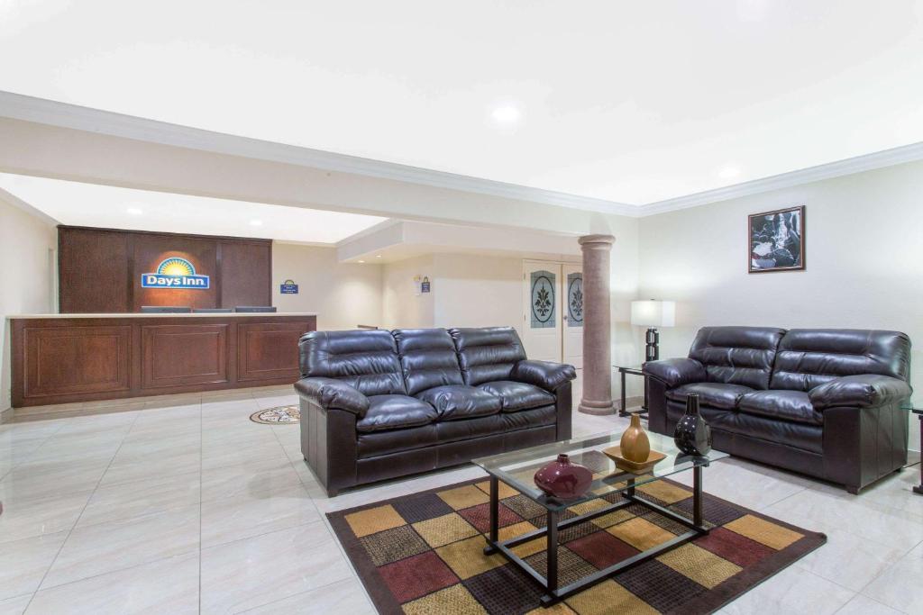 Days Inn by Wyndham Indio photo 1