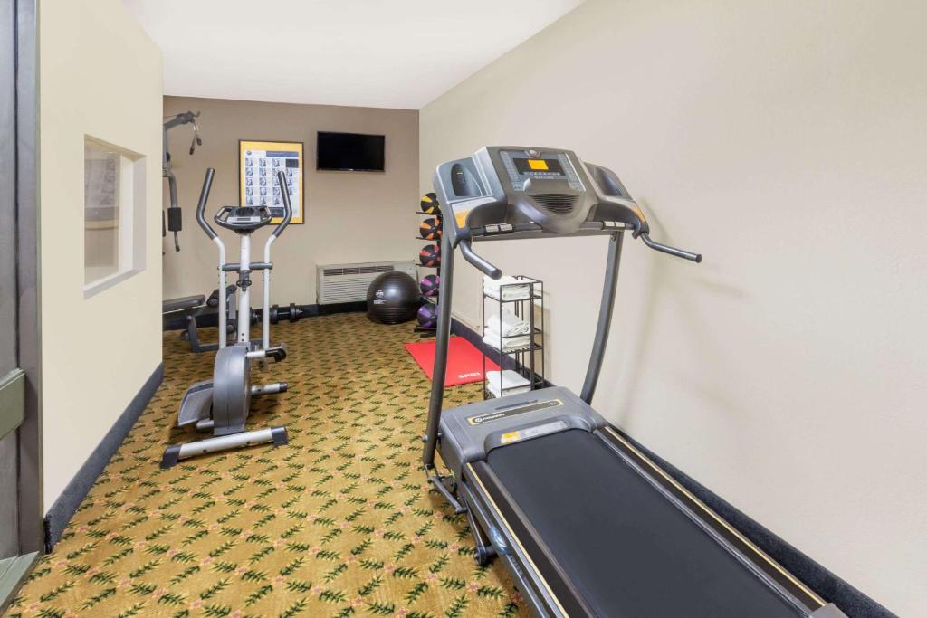 Days Inn by Wyndham Albion photo 3