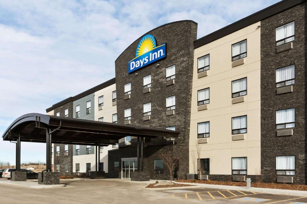 Days Inn by Wyndham Calgary North Balzac photo 1