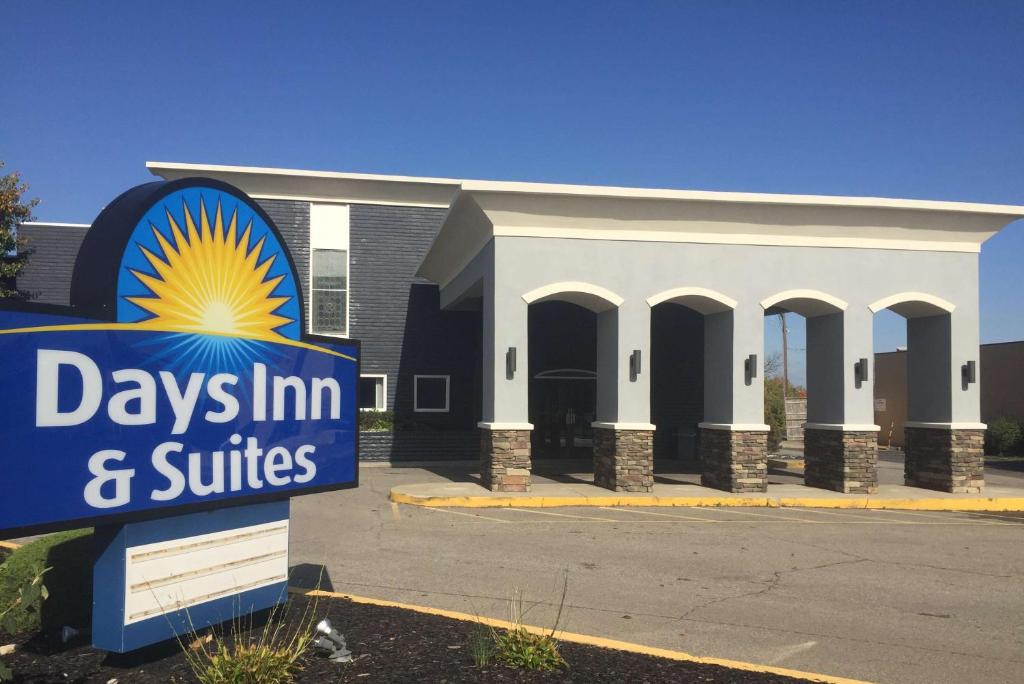 Days Inn & Suites by Wyndham Cincinnati North image