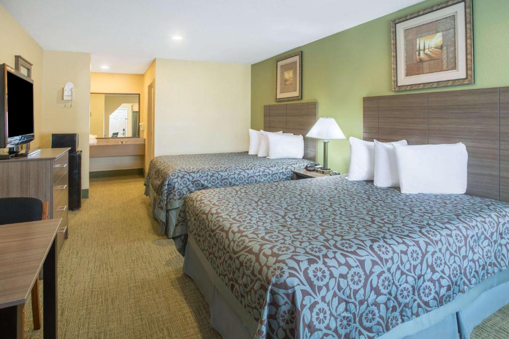 Days Inn by Wyndham Abbeville photo 4